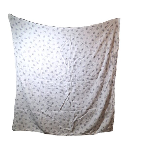 Burt's Bee Purple Flowers Organic Muslin Swaddle Wrap Baby Blanket 44" X 46" - Picture 2 of 4